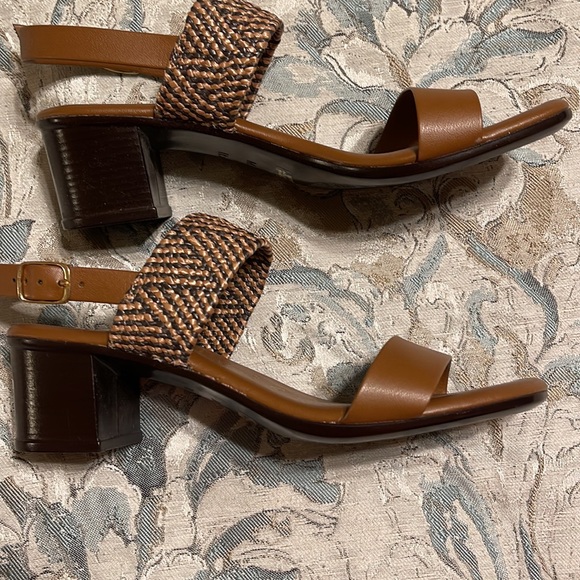 COPY - Italian Shoemakers sandals size 7 1/2 - Picture 2 of 5